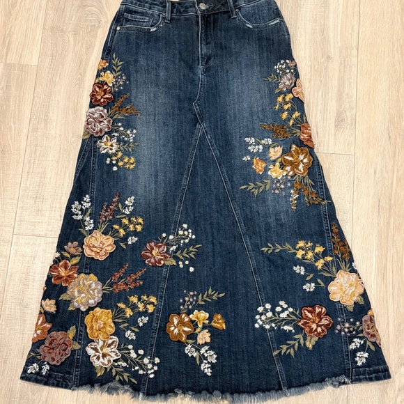 Stunning Driftwood Denim skirt - Picture 4 of 4